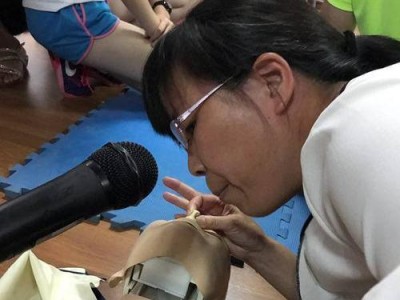 拯救小女孩的终极攻略（如何有效地抢救遇险小女孩）