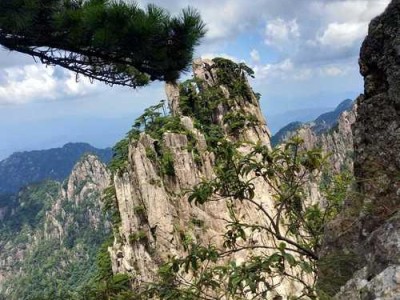 揭秘光明顶密道攻略（探索光明顶的80个秘密通道，独揽绝世武功）